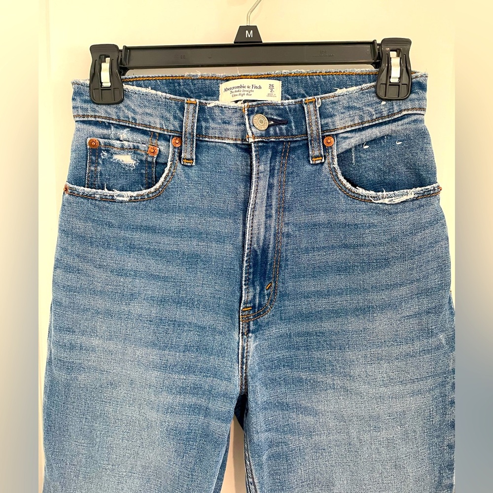 Abercrombie & Fitch Ultra High Rise - The Ankle Straight Distressed Blue Jeans
